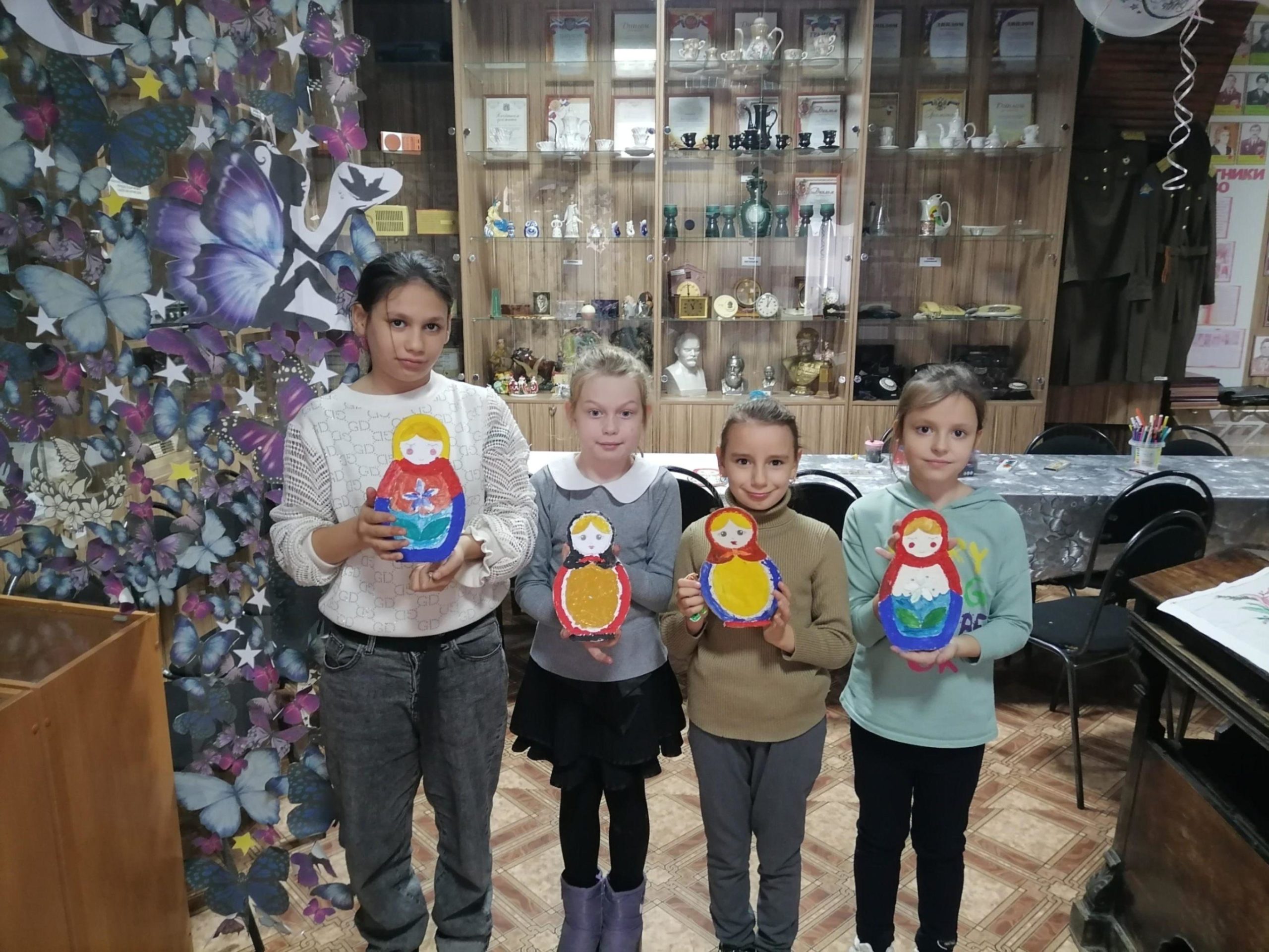 Изображение записи «Русская красавица: мастерим и раскрашиваем»